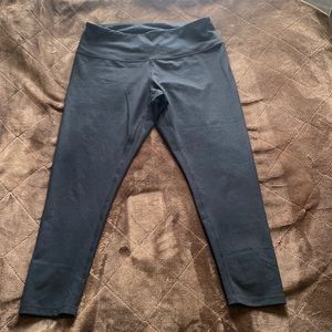 Woman’s size L capri leggings